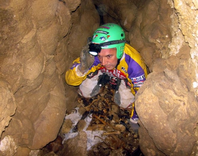 En las cuevas y túneles subterráneos 